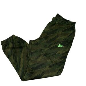 NWT Nike Sportswear Camo Joggers - Dark Green/Camo - Size Large